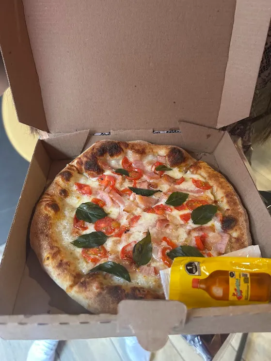 Dalis Pizzeria Italiana thumbnail 3