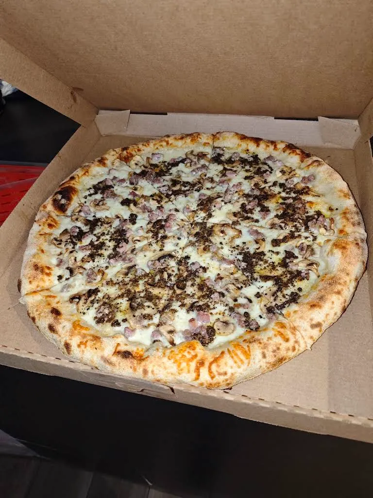 Dalis Pizzeria Italiana thumbnail 4