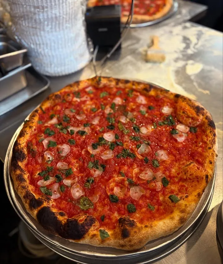 HANK’S Pizza Choza thumbnail 1